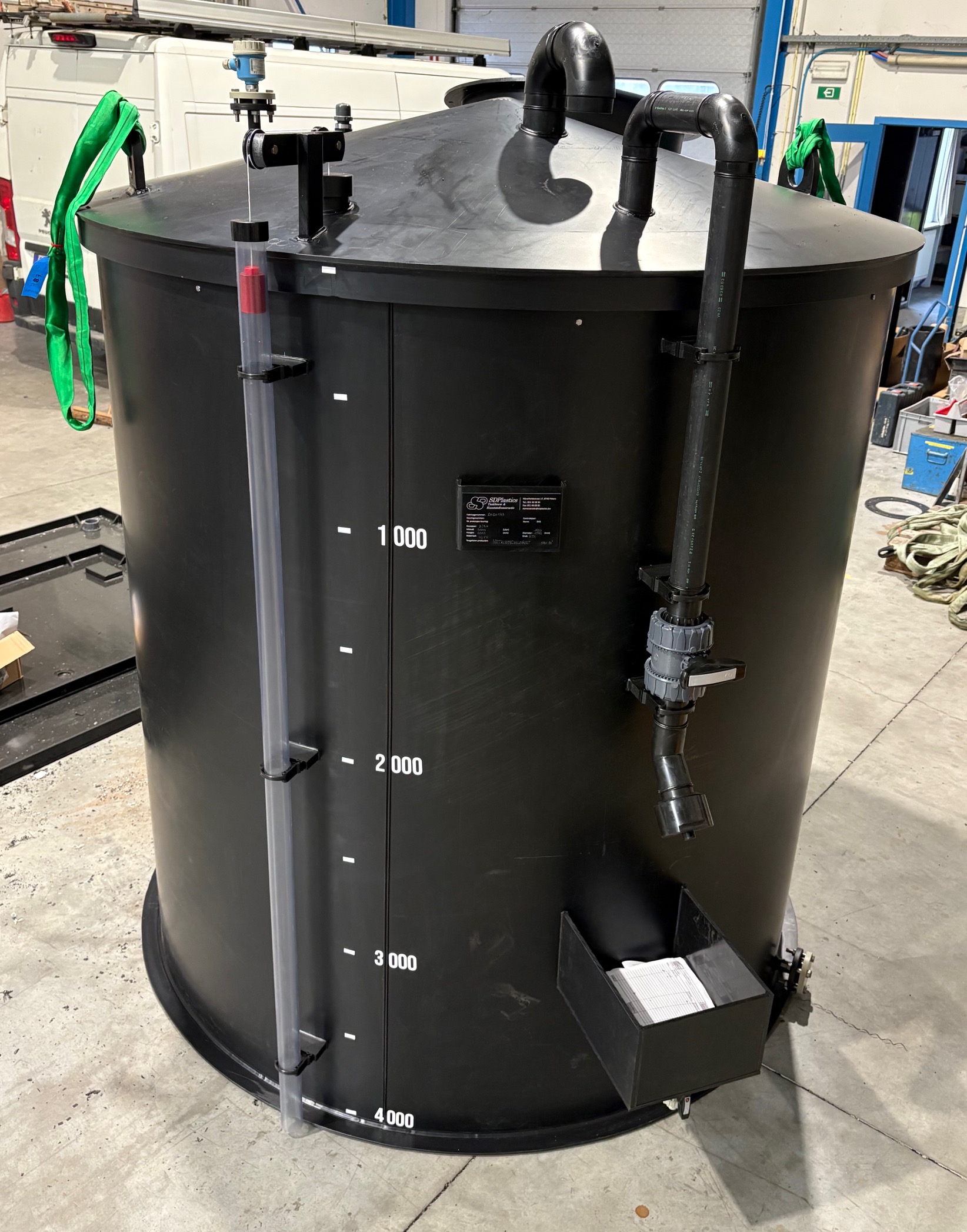 Dubbelwandige kunststof opslagtank van SDPLASTICS, berekend conform DVS 2205 en EN 12573-2