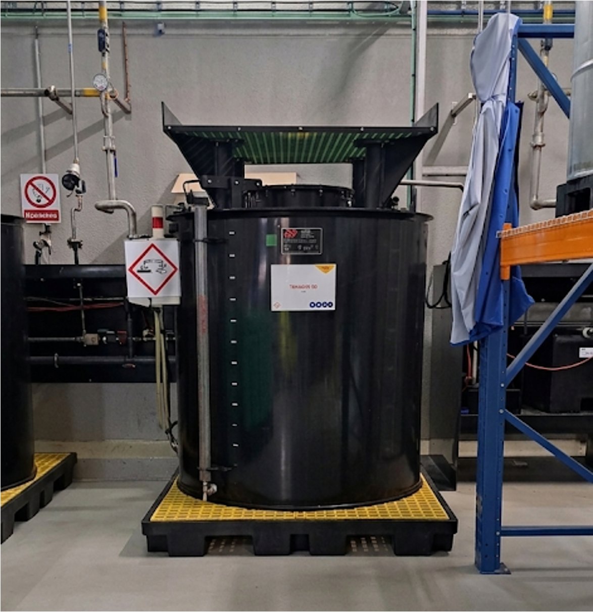 Moeder-dochtertank van SD Plastics: dubbelwandige moedertank met IBC op een GVK-platform